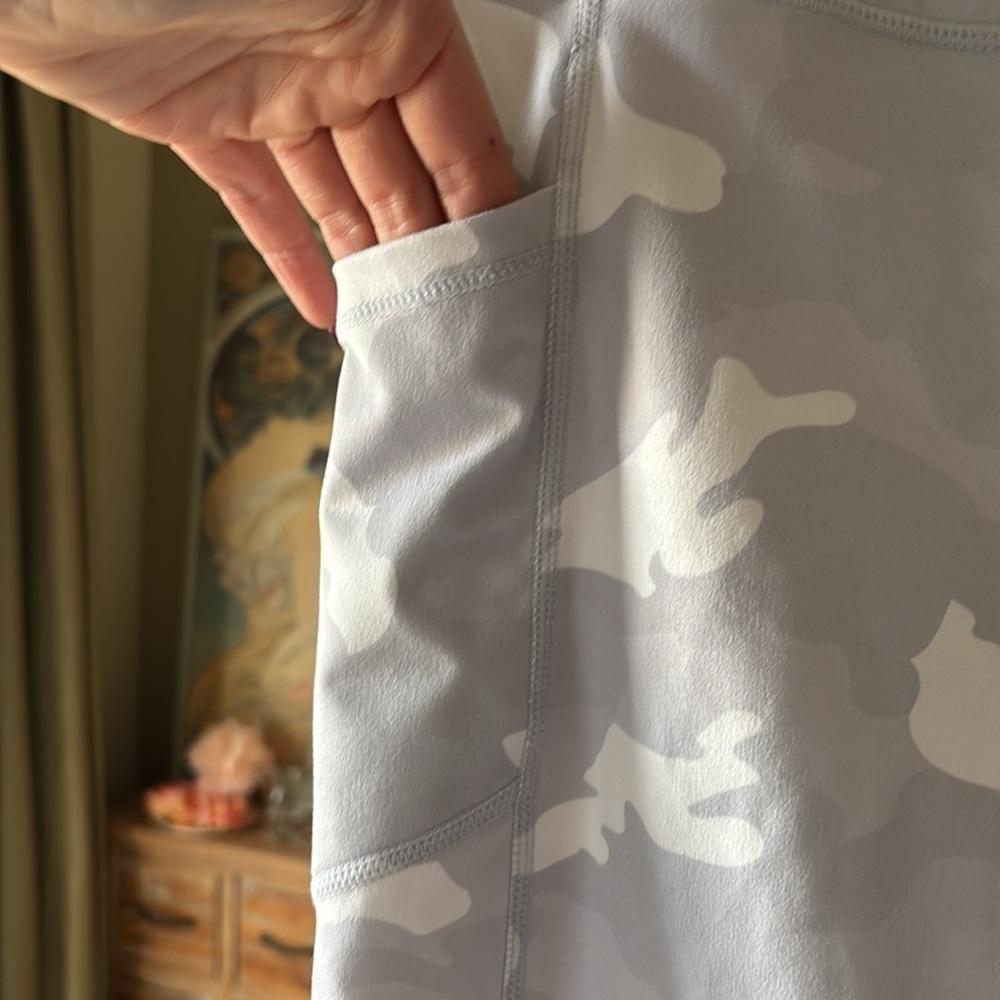 White camo high waist, Capri leggings by Yogolicious – M - Picture 3 of 6